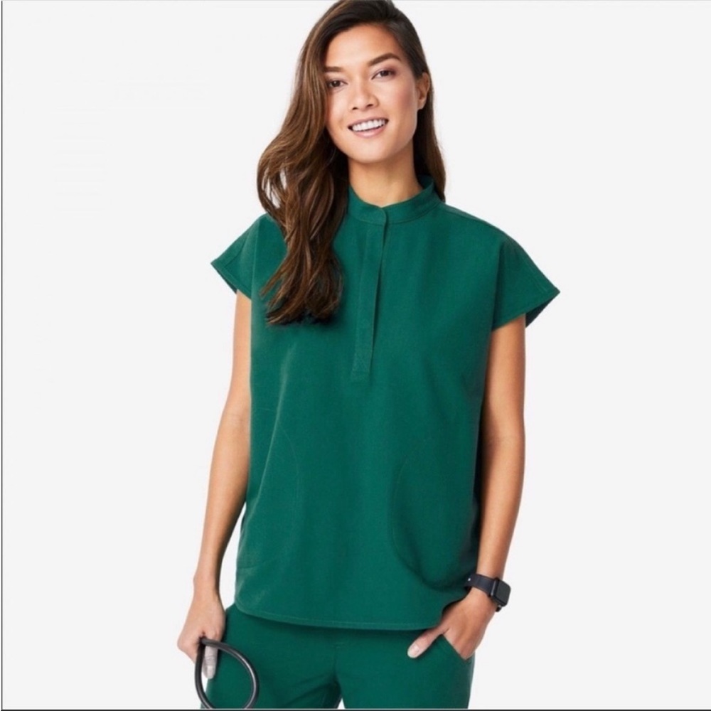 FIGS technical collection mandarin collar scrub medium
